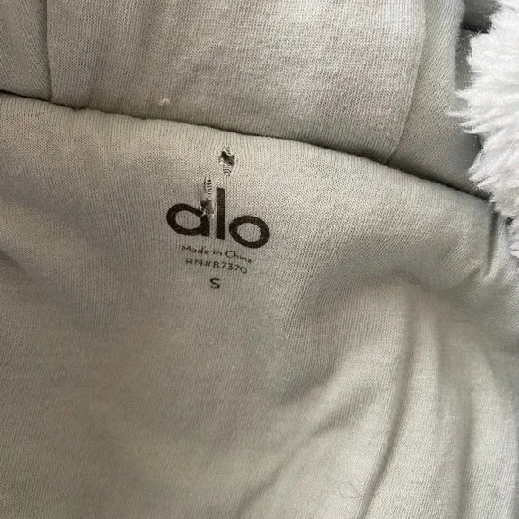 Alo Yoga Streetside Foxy Sherpa Jacket - Picture 5 of 8